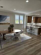 8300 Station Village Ln in San Diego, CA - Foto de edificio - Building Photo