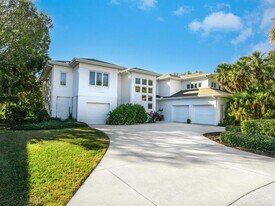 5018 63rd Dr W in Bradenton, FL - Building Photo