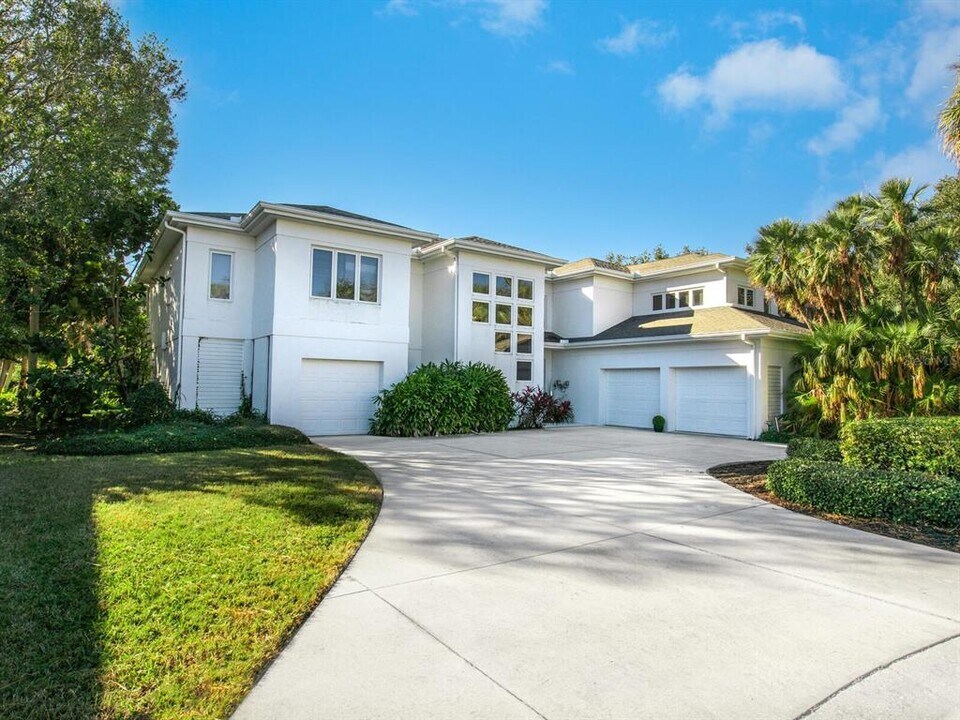 5018 63rd Dr W in Bradenton, FL - Building Photo