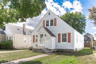 7208 33rd Ave in Kenosha, WI - Foto de edificio - Building Photo