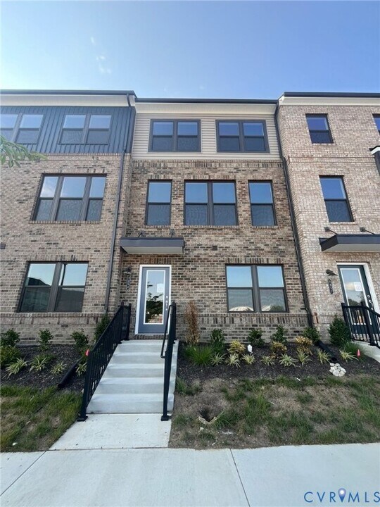 3974 Springfield Rd in Glen Allen, VA - Building Photo
