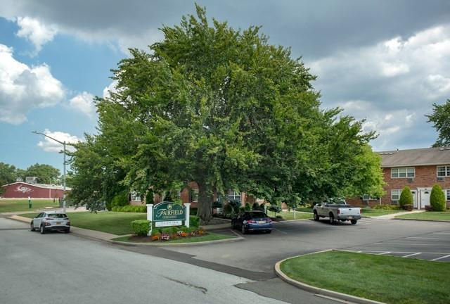 81 Bowling Ln-Unit -71C in Levittown, NY - Building Photo - Building Photo