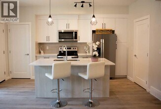 400 Belmont St SW in Calgary, AB - Building Photo - Building Photo