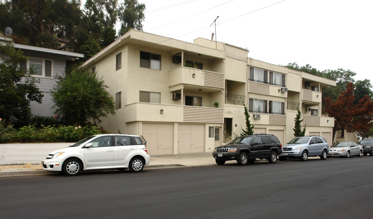 1854 Chickasaw Ave in Los Angeles, CA - Foto de edificio