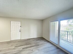 241 Afton Square in Altamonte Springs, FL - Building Photo - Building Photo