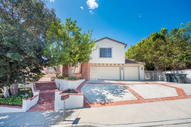 property at 2274 N Rockridge Pl