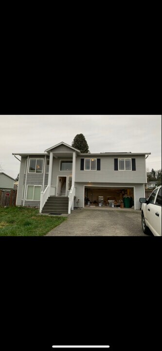 4923 61st Dr NE in Marysville, WA - Building Photo