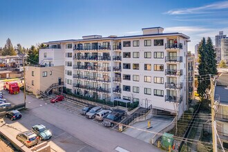 The Saint George in North Vancouver, BC - Building Photo - Building Photo