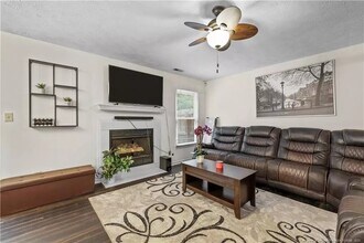 5551 Robmont Dr in Fayetteville, NC - Foto de edificio - Building Photo