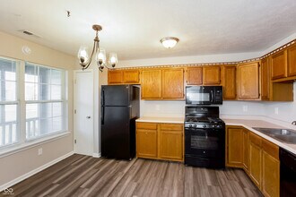 176 Lullaby Ct in Greenfield, IN - Building Photo - Building Photo