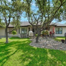 1310 Sledge Dr in Austin, TX - Foto de edificio - Building Photo