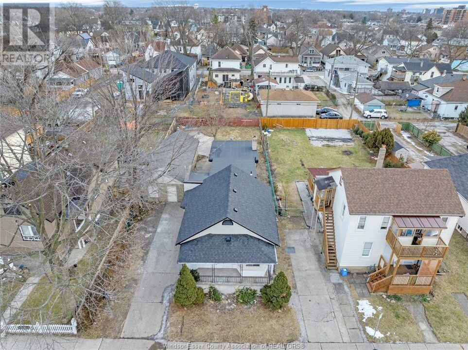 847 Chatham St E in Windsor, ON - Building Photo