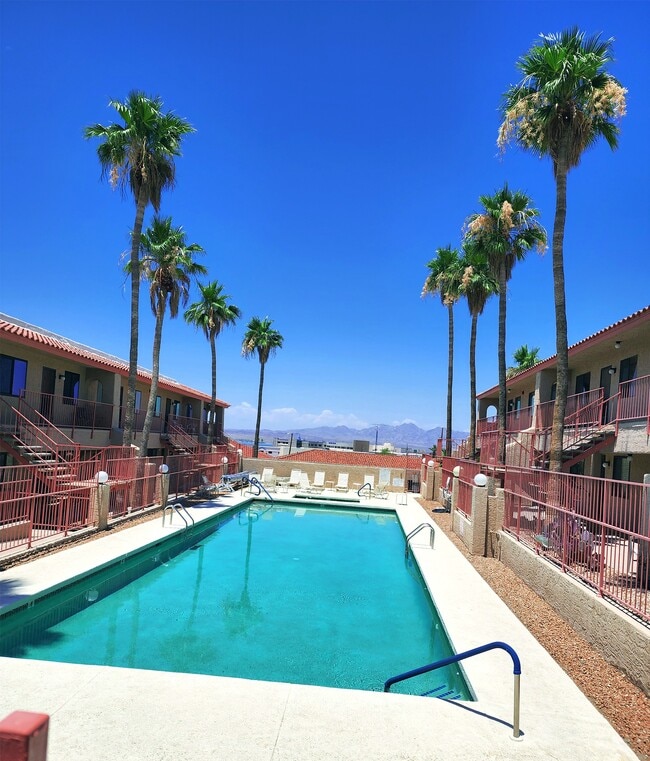 1957 Mesquite Ave, Unit 14 in Lake Havasu City, AZ - Foto de edificio - Building Photo