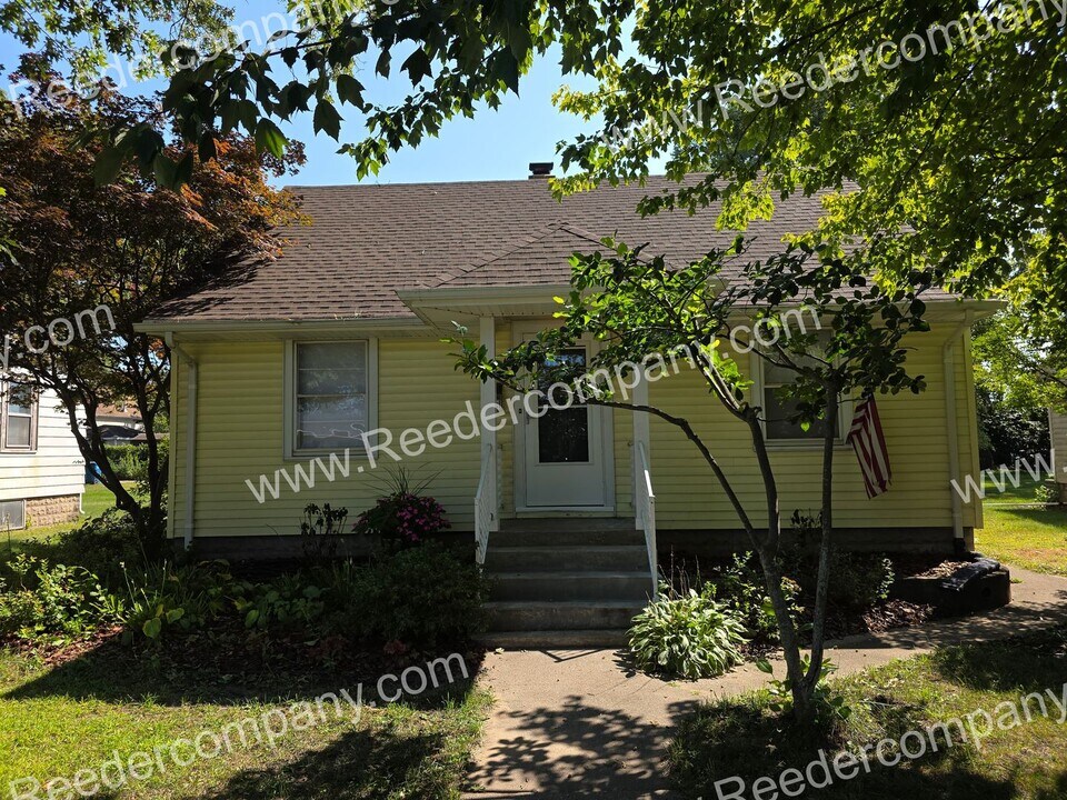 135 N Harvey St in Griffith, IN - Building Photo