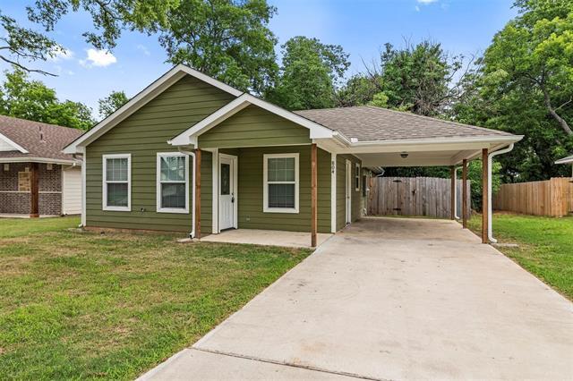 804 E 5th St in Bonham, TX - Building Photo