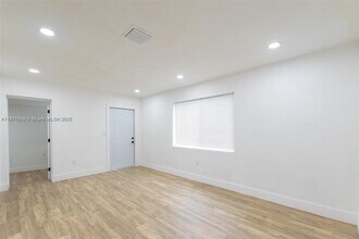 11520 SW 142nd Terrace in Miami, FL - Building Photo - Building Photo