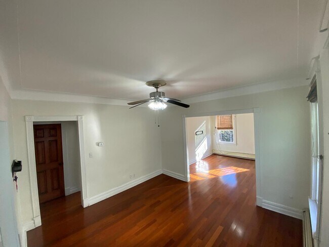 71-05 69th Pl in Queens, NY - Building Photo - Building Photo