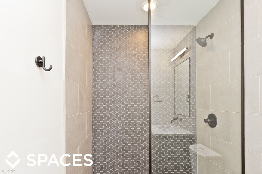 944 W Grace St-Unit -Apt A202 in Chicago, IL - Building Photo