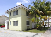 50 Majorca Ave in Coral Gables, FL - Foto de edificio - Building Photo