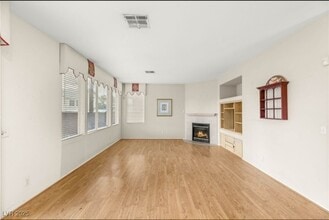 4536 Grandspur St in Las Vegas, NV - Foto de edificio - Building Photo