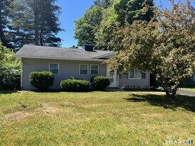 31 Hardwood Rd in Plainville, CT - Building Photo