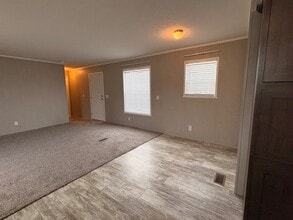 180 W Orleans Ct in Howell, MI - Foto de edificio - Building Photo