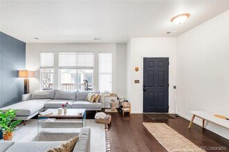 571 S Mobile Pl in Aurora, CO - Building Photo - Building Photo