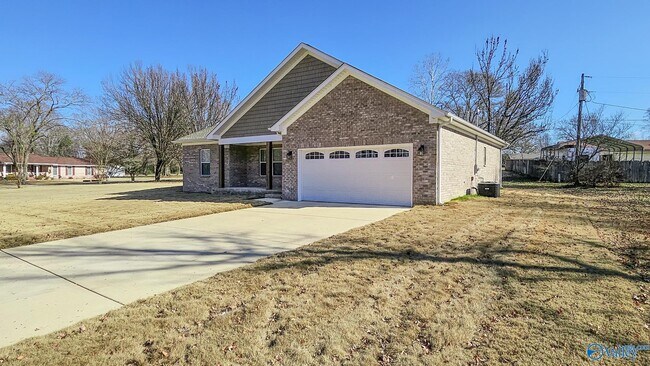 14300 Peek Dr in Athens, AL - Building Photo - Building Photo