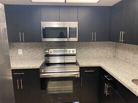 2481 SW 82nd Ave, Unit 101 in Davie, FL - Building Photo