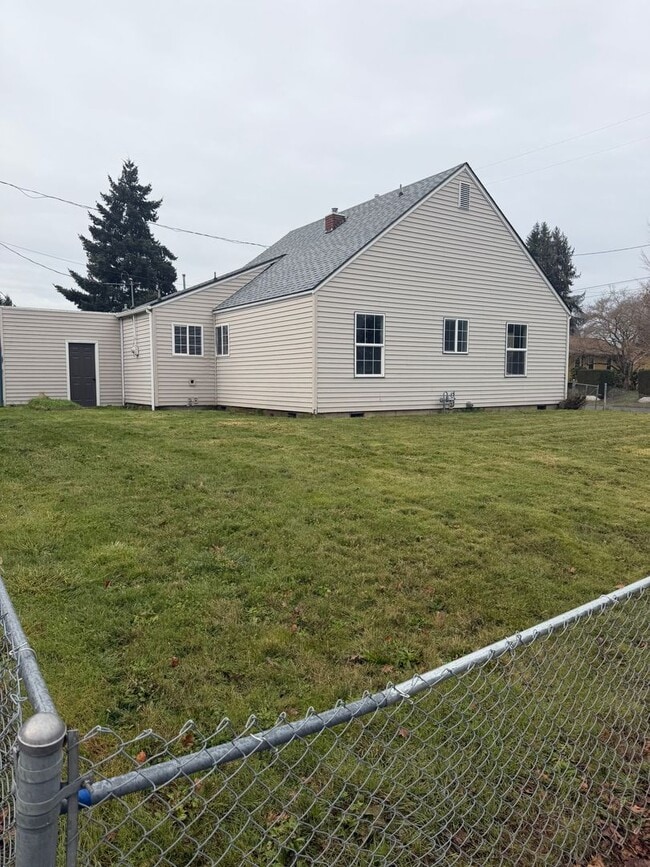 260 E Sherman St in Lebanon, OR - Foto de edificio - Building Photo