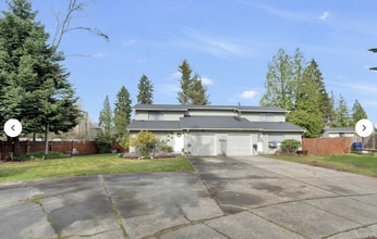 931 120th St SW, Unit A in Everett, WA - Foto de edificio - Building Photo