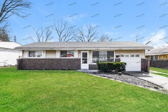 9922 Duke Dr in St. Louis, MO - Building Photo - Building Photo