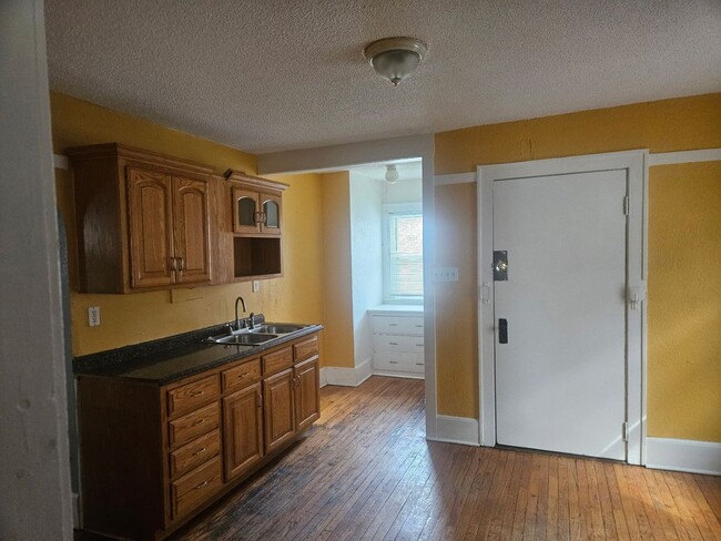 3420 N Vel R. Phillips Ave in Milwaukee, WI - Foto de edificio - Building Photo