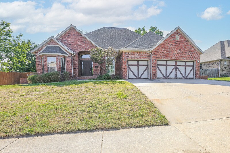 4002 SW Sycamore St in Bentonville, AR - Building Photo