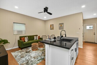 1220 E Pacific St in Springfield, MO - Building Photo - Building Photo