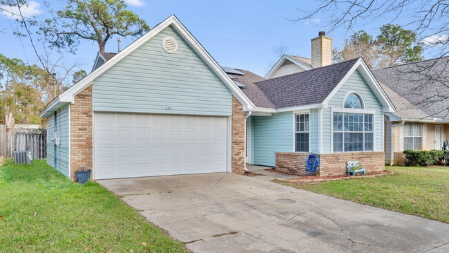 330 Brookwood Blvd in Mary Esther, FL - Building Photo - Building Photo