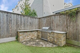 1105 Fowler St in Houston, TX - Building Photo - Building Photo