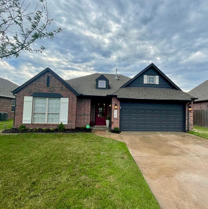 4724 S 180th E Ave in Tulsa, OK - Building Photo