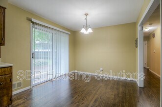 8803 E 85 St in Raytown, MO - Building Photo - Building Photo