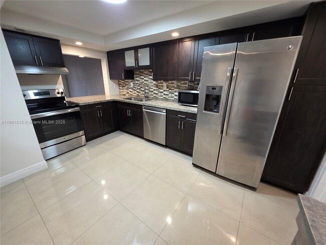 6509 Racquet Club Dr in Lauderhill, FL - Building Photo - Building Photo