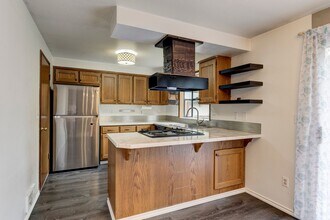 2118 Lavender Ln in Oak Harbor, WA - Foto de edificio - Building Photo