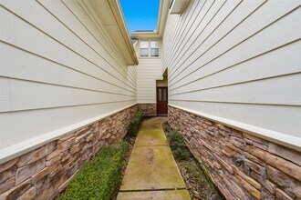 2110 Ridge Wood Ln in Sugar Land, TX - Building Photo - Building Photo