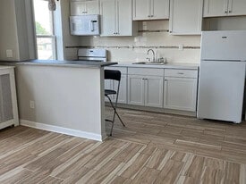 5-7 Royalton Pl, Unit 33 in Bloomfield, NJ - Building Photo