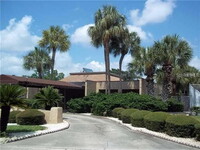 7701 Starkey Rd, Unit 710 in Seminole, FL - Foto de edificio - Building Photo