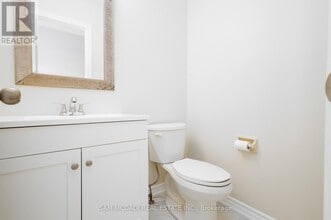 29 Birchfield Dr in Bowmanville, ON - Building Photo - Building Photo