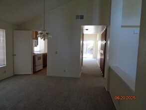 272 Newport Cir in Vacaville, CA - Foto de edificio - Building Photo