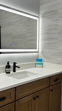 230 E Ontario St, Unit 1703 in Chicago, IL - Building Photo - Building Photo