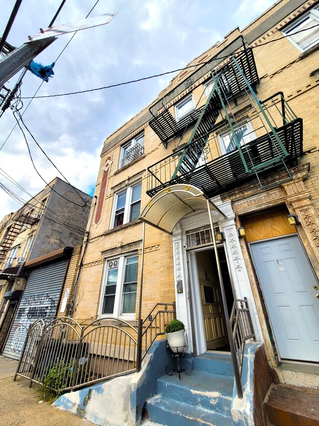 81 Beadel St in Brooklyn, NY - Building Photo - Building Photo