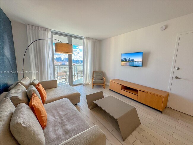 2602 E Hallandale Beach Blvd in Hallandale Beach, FL - Building Photo - Building Photo