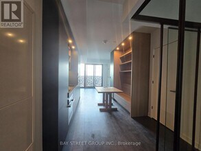 55 Charles St E in Toronto, ON - Building Photo - Building Photo